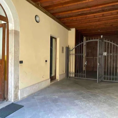 In Piccola Casa Di Corte * Μπρέσια