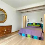 In Piccola Casa Di Corte