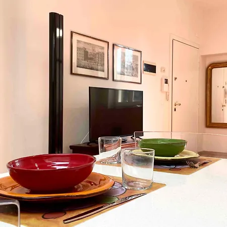 In Piccola Casa Di Corte *