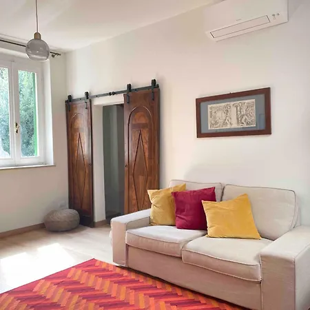 In Piccola Casa Di Corte *