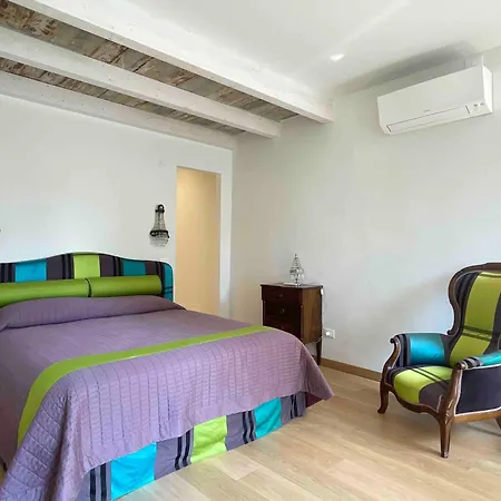 In Piccola Casa Di Corte