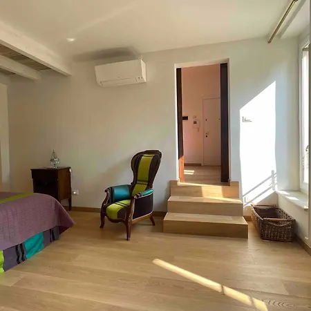 In Piccola Casa Di Corte *