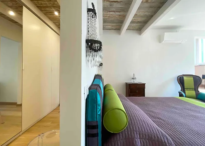 In Piccola Casa Di Corte * بريشا