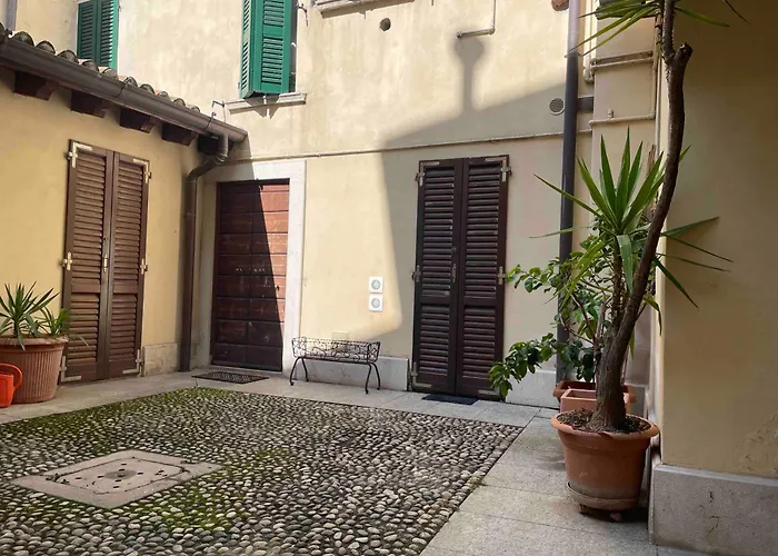 In Piccola Casa Di Corte بريشا