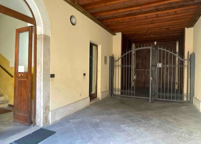 In Piccola Casa Di Corte * بريشا