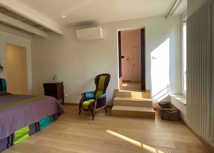 In Piccola Casa Di Corte *