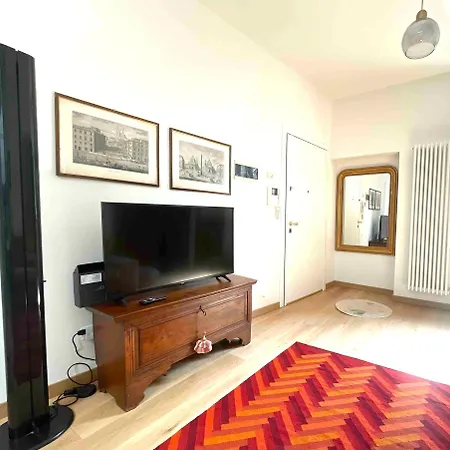 In Piccola Casa Di Corte