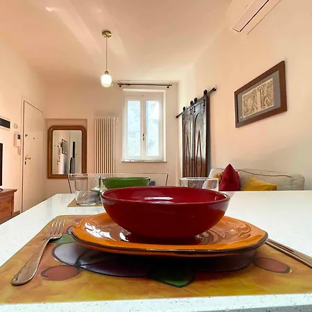 In Piccola Casa Di Corte