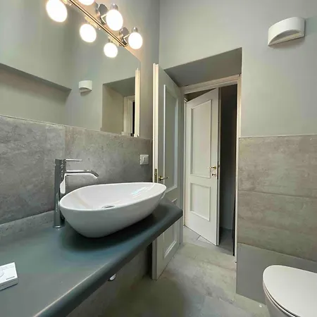 In Piccola Casa Di Corte *