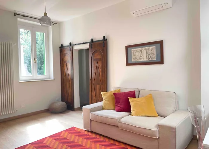 In Piccola Casa Di Corte *