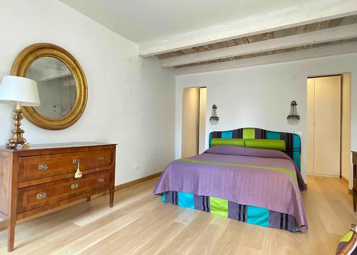 In Piccola Casa Di Corte